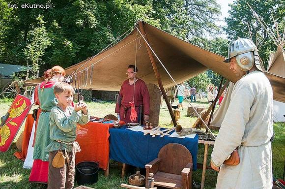 Żołnierze, najemnicy, rycerze i wojowie. Dioramy historyczne w Leszczynku