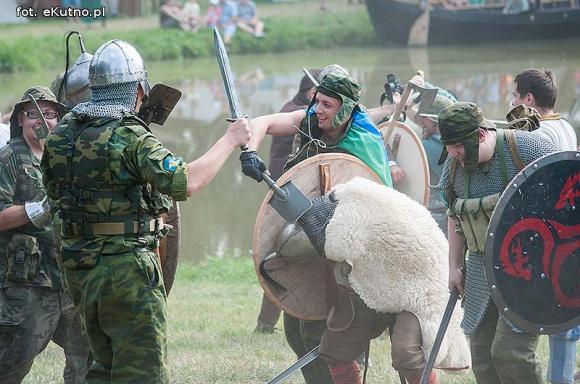 Na wroga ognia i spaliny gratis. Drugi dzień Odysei Historycznej