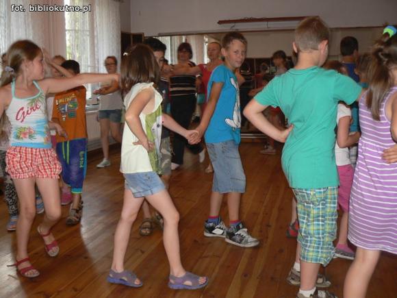 Nie tylko taniec nowoczesny na wakacjach w bibliotece