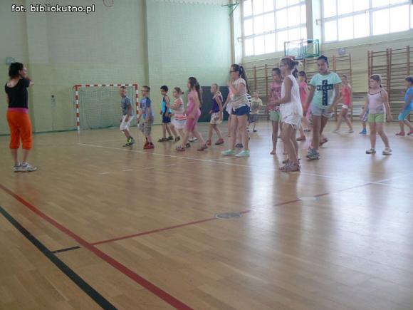 Nie tylko taniec nowoczesny na wakacjach w bibliotece