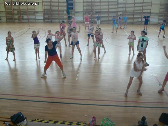 Nie tylko taniec nowoczesny na wakacjach w bibliotece