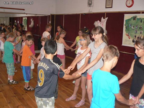 Nie tylko taniec nowoczesny na wakacjach w bibliotece