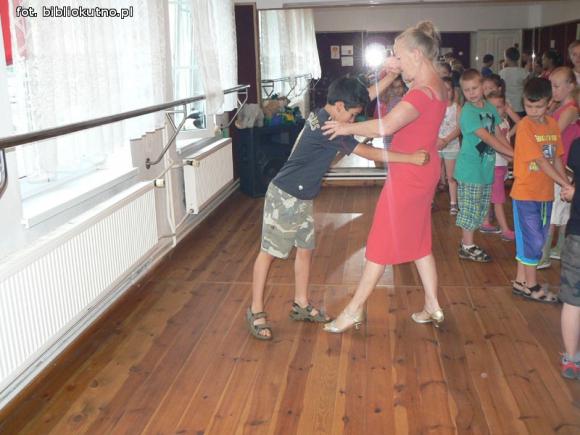 Nie tylko taniec nowoczesny na wakacjach w bibliotece