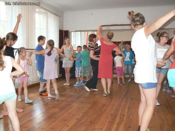 Nie tylko taniec nowoczesny na wakacjach w bibliotece