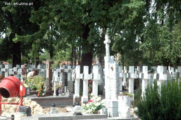 Renowacje wojskowych grobów na kutnowskim cmentarzu