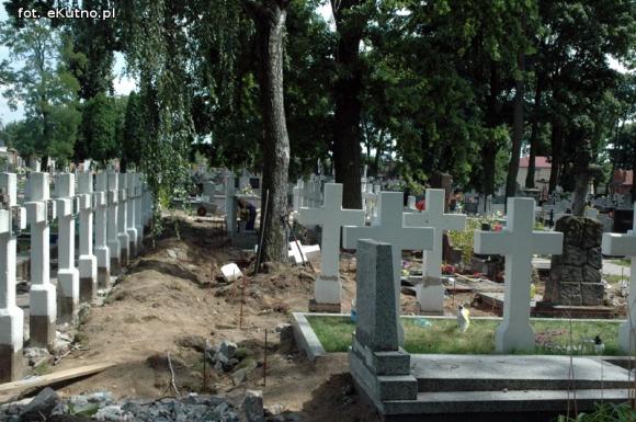 Renowacje wojskowych grobów na kutnowskim cmentarzu
