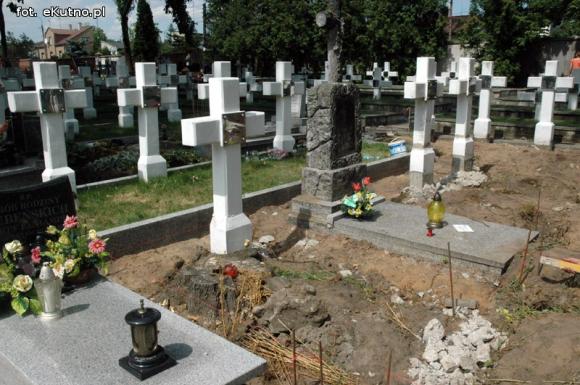 Renowacje wojskowych grobów na kutnowskim cmentarzu