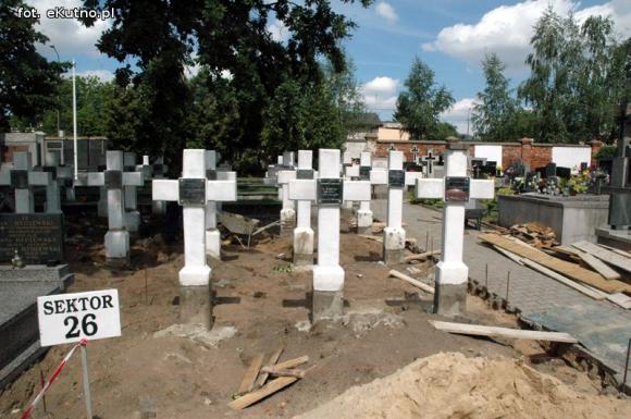 Renowacje wojskowych grobów na kutnowskim cmentarzu