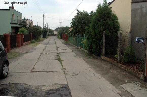 W Mieście Róż na Różanej fatalna droga