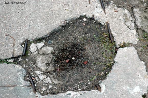 W Mieście Róż na Różanej fatalna droga