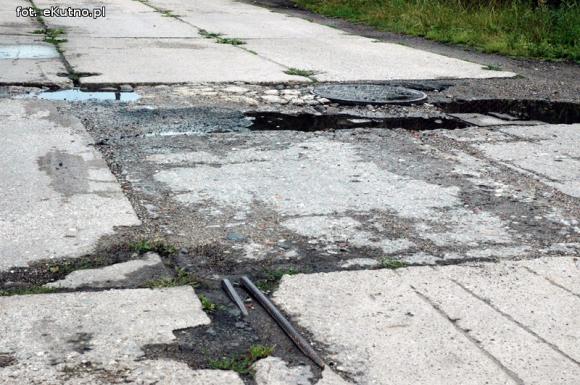 W Mieście Róż na Różanej fatalna droga