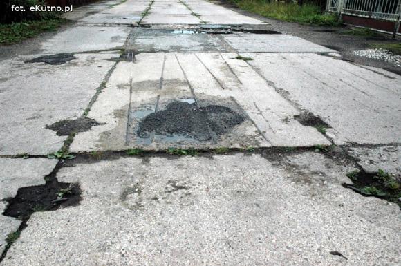 W Mieście Róż na Różanej fatalna droga