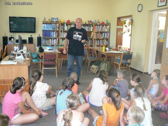 Wycieczkowy tydzień Wakacji w Bibliotece. Kiedy dziadkowie byli dziećmi