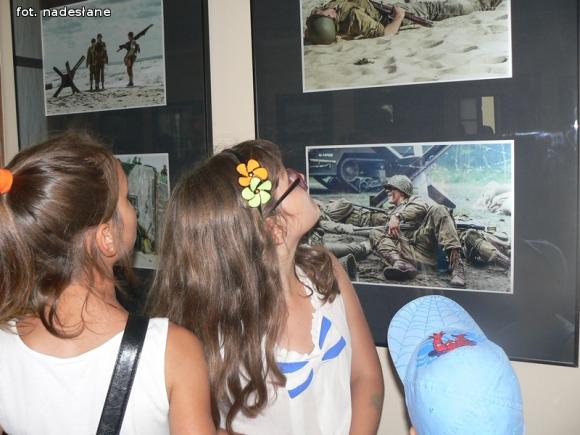 Wycieczkowy tydzień Wakacji w Bibliotece. Kiedy dziadkowie byli dziećmi