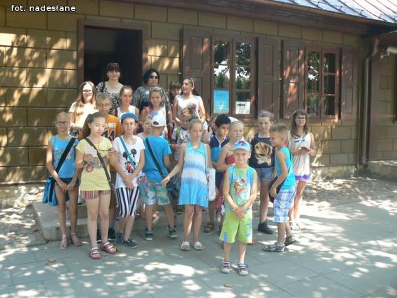 Wycieczkowy tydzień Wakacji w Bibliotece. Kiedy dziadkowie byli dziećmi