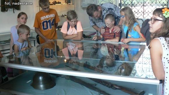 Wycieczkowy tydzień Wakacji w Bibliotece. Kiedy dziadkowie byli dziećmi