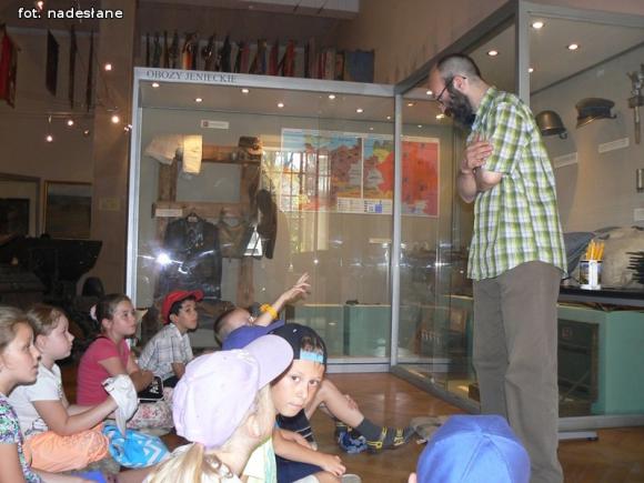 Wycieczkowy tydzień Wakacji w Bibliotece. Kiedy dziadkowie byli dziećmi