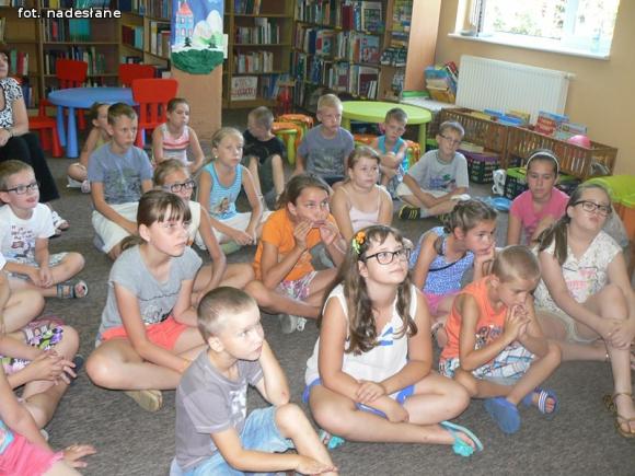 Wycieczkowy tydzień Wakacji w Bibliotece. Kiedy dziadkowie byli dziećmi