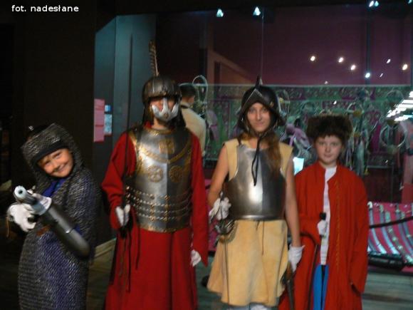 Wycieczkowy tydzień Wakacji w Bibliotece. Kiedy dziadkowie byli dziećmi