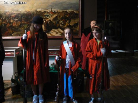 Wycieczkowy tydzień Wakacji w Bibliotece. Kiedy dziadkowie byli dziećmi