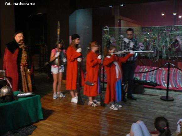 Wycieczkowy tydzień Wakacji w Bibliotece. Kiedy dziadkowie byli dziećmi