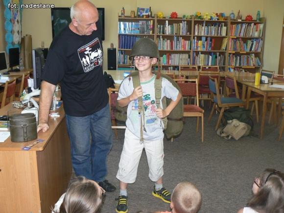 Wycieczkowy tydzień Wakacji w Bibliotece. Kiedy dziadkowie byli dziećmi