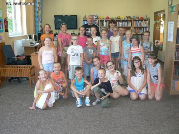 Wycieczkowy tydzień Wakacji w Bibliotece. Kiedy dziadkowie byli dziećmi