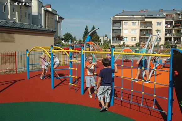 Plac zabaw XXI wieku na osiedlu Szymanowskiego