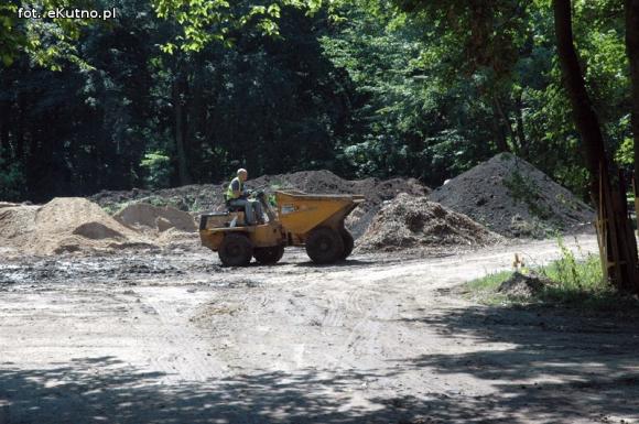 Przyrodnicza perła województwa łódzkiego? Rewitalizacja parku i kontrowersje