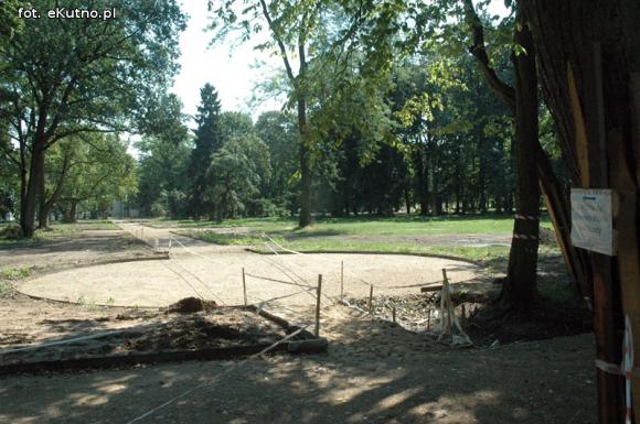 Przyrodnicza perła województwa łódzkiego? Rewitalizacja parku i kontrowersje