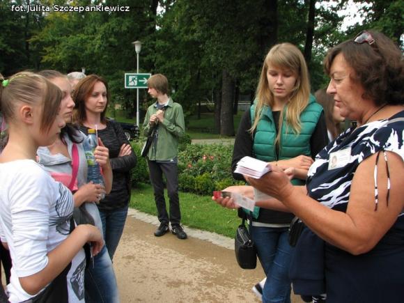 W nagrodę pojechali do Wschodnioniemieckiego Ogrodu Różanego