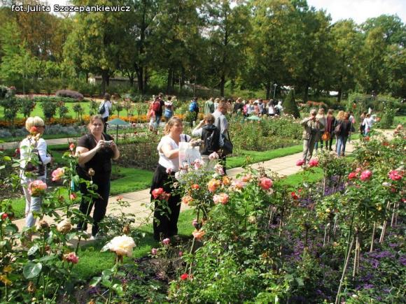 W nagrodę pojechali do Wschodnioniemieckiego Ogrodu Różanego