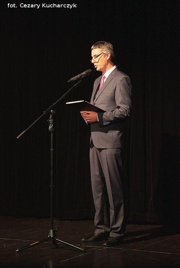 Początek Święta Róży na scenie w centrum Kutna