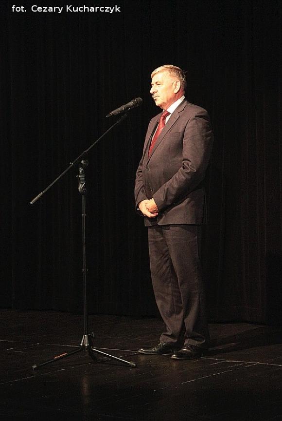 Początek Święta Róży na scenie w centrum Kutna