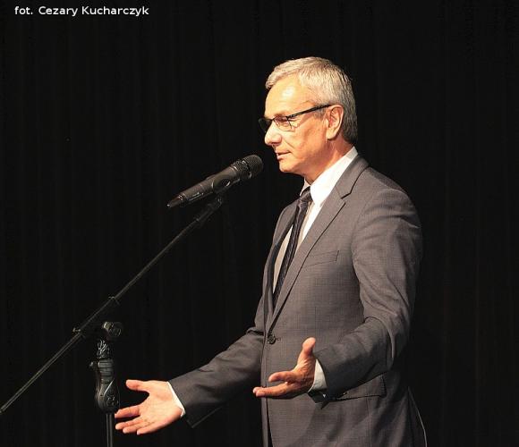 Początek Święta Róży na scenie w centrum Kutna