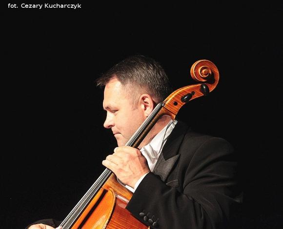 Początek Święta Róży na scenie w centrum Kutna