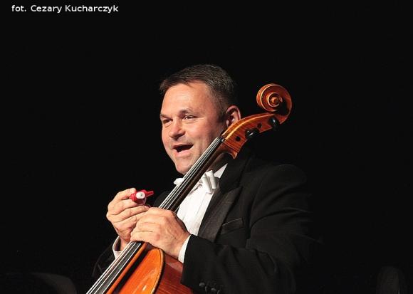 Początek Święta Róży na scenie w centrum Kutna