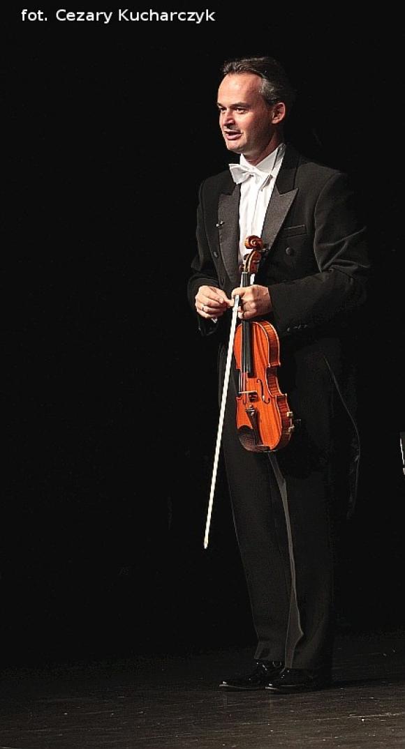 Początek Święta Róży na scenie w centrum Kutna