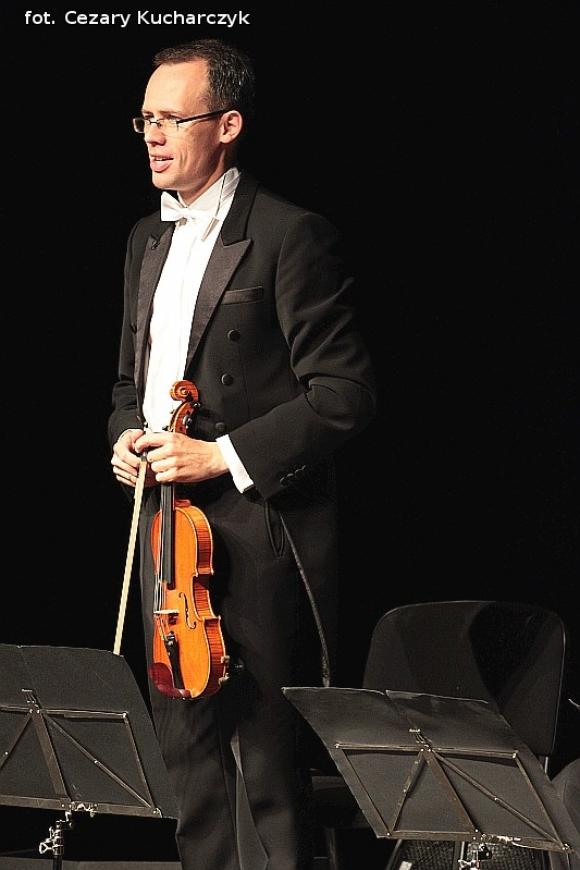 Początek Święta Róży na scenie w centrum Kutna