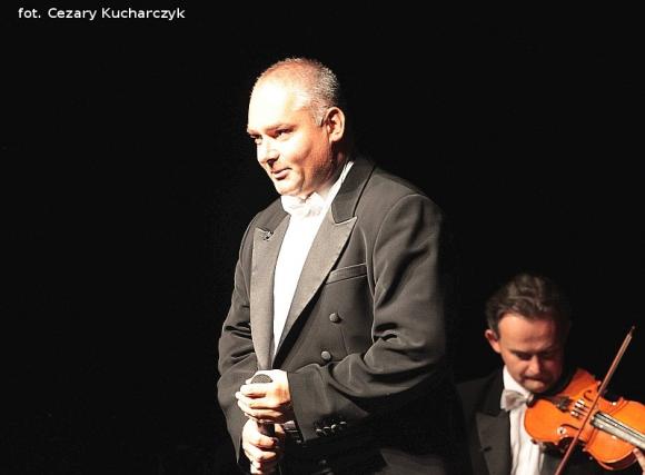 Początek Święta Róży na scenie w centrum Kutna