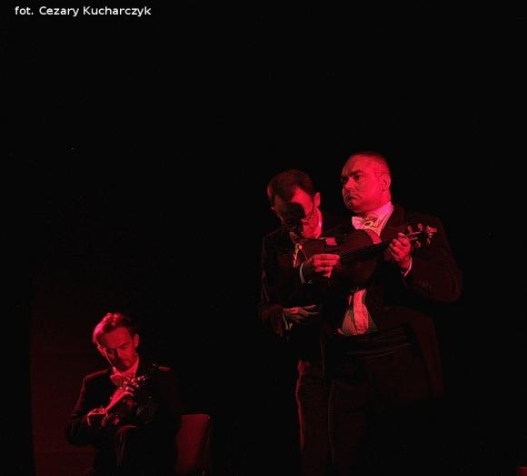 Początek Święta Róży na scenie w centrum Kutna