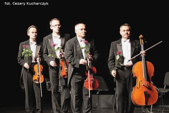 Początek Święta Róży na scenie w centrum Kutna