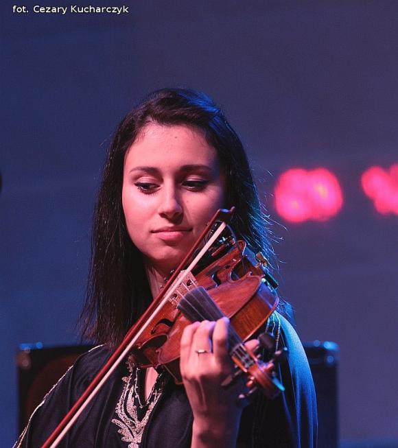 Początek Święta Róży na scenie w centrum Kutna