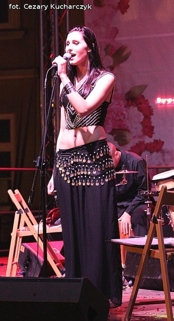 Początek Święta Róży na scenie w centrum Kutna