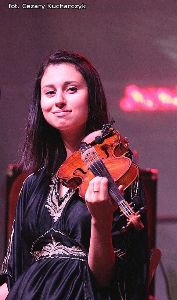 Początek Święta Róży na scenie w centrum Kutna