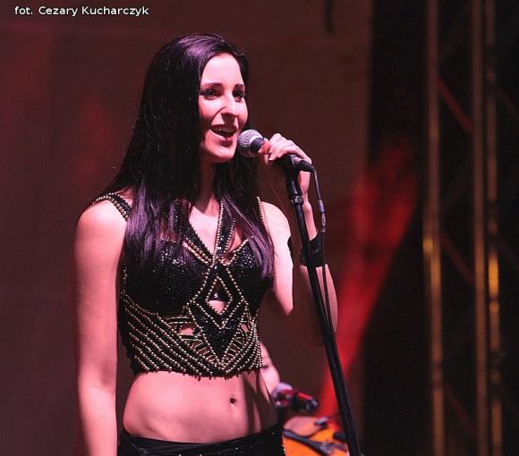 Początek Święta Róży na scenie w centrum Kutna