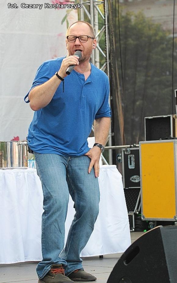 Dla smaku kurczak koronacyjny i gęsie szyjki, dla ucha męskie głosy Avocado