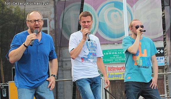 Dla smaku kurczak koronacyjny i gęsie szyjki, dla ucha męskie głosy Avocado