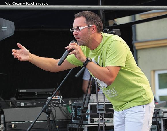 Dla smaku kurczak koronacyjny i gęsie szyjki, dla ucha męskie głosy Avocado