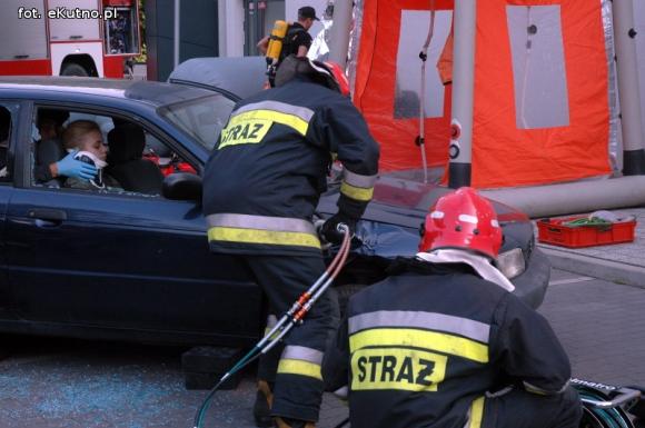 Zbigniew Bródka nagradzał kutnian w akcji Bezpieczny Dom